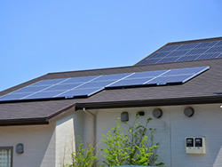 茨城の屋根修理｜カバー工法を行う場合は、太陽光発電に注意